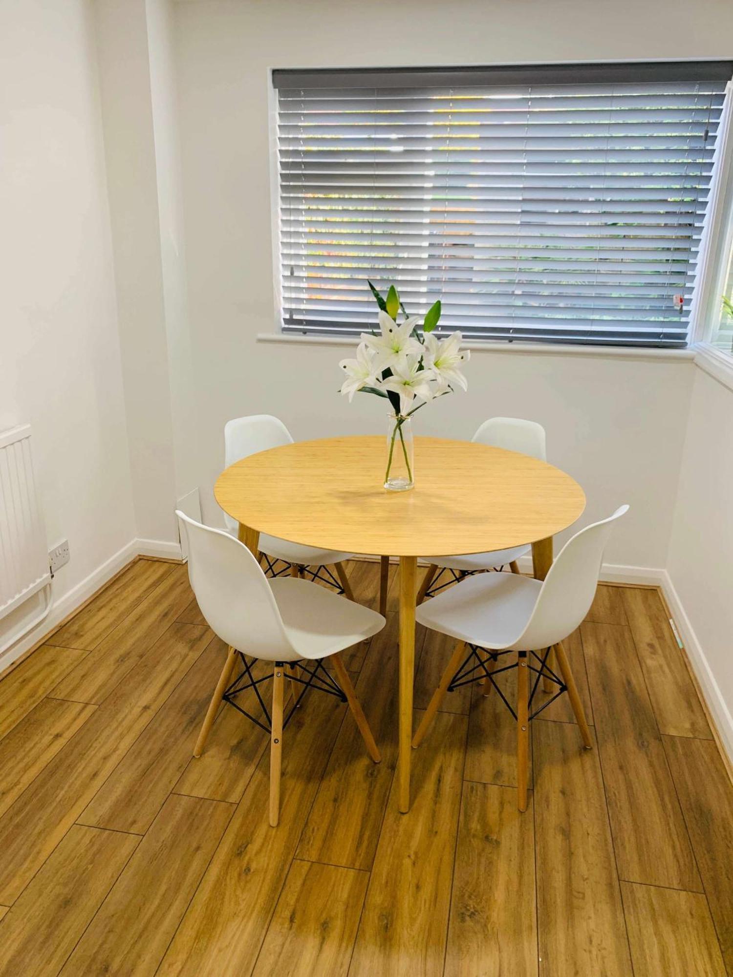 פרנהאם Spacious House, Free Parking & Patio Garden מראה חיצוני תמונה