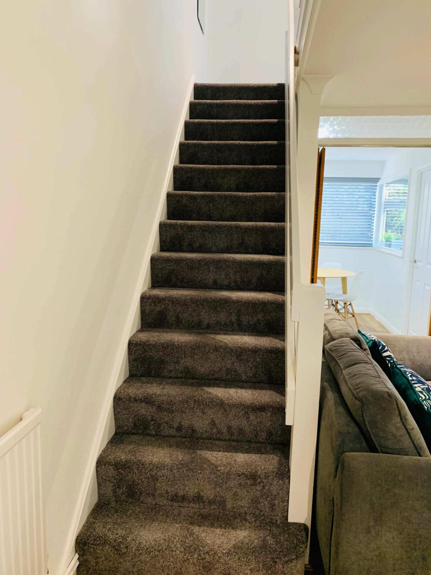 פרנהאם Spacious House, Free Parking & Patio Garden מראה חיצוני תמונה