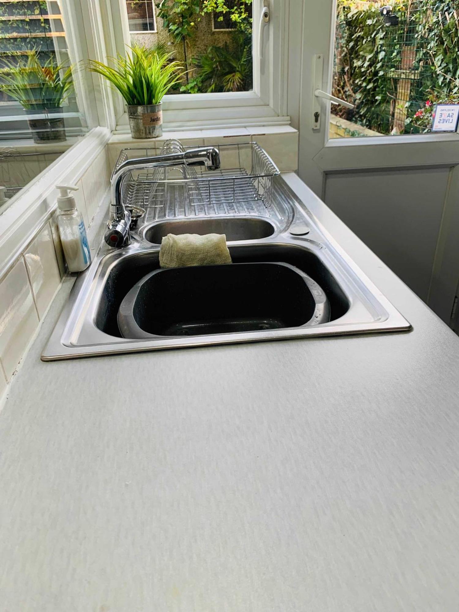 פרנהאם Spacious House, Free Parking & Patio Garden מראה חיצוני תמונה